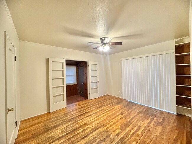 Building Photo - **Reserve for SUMMER 2026** Large house close to CSUC