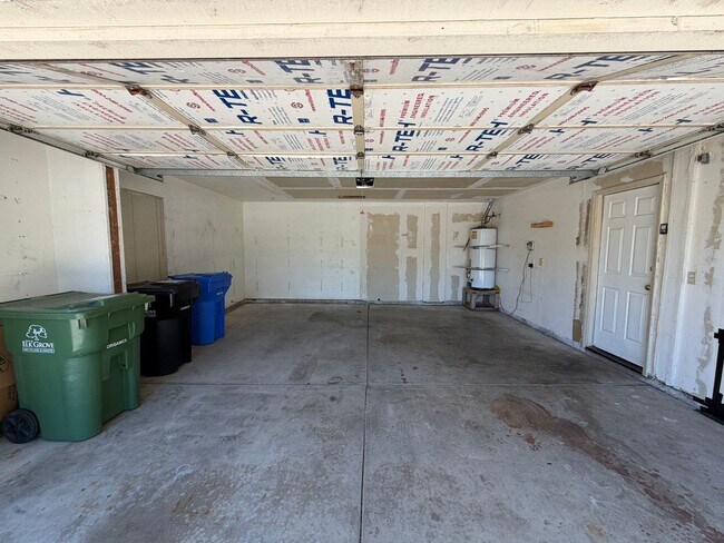 Building Photo - Large Corner Lot