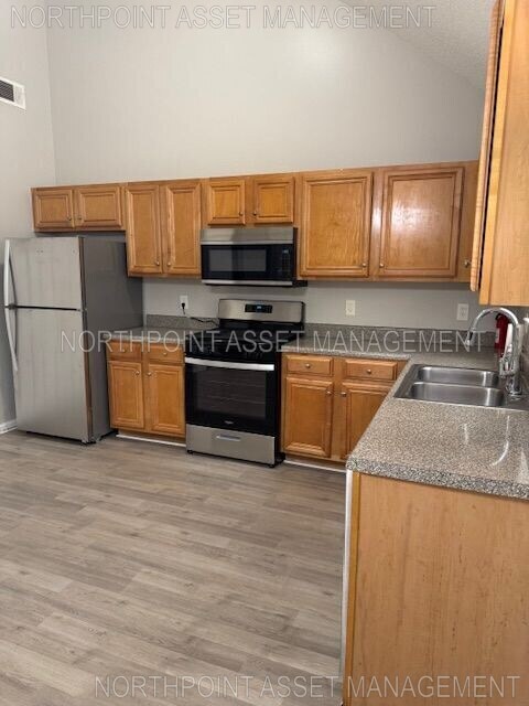 Building Photo - Welcome to this beautiful 3-bedroom, 2-bathroom home located in the charming city of Fairburn