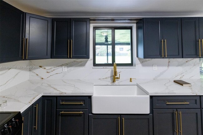 Building Photo - 3401 SW 17th St