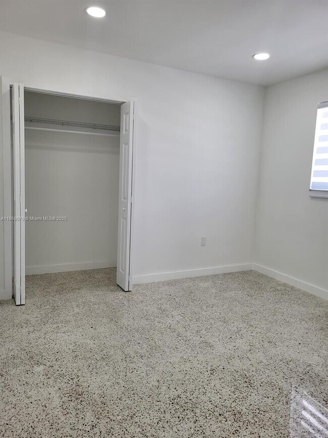 Building Photo - 9226 SW 37th St