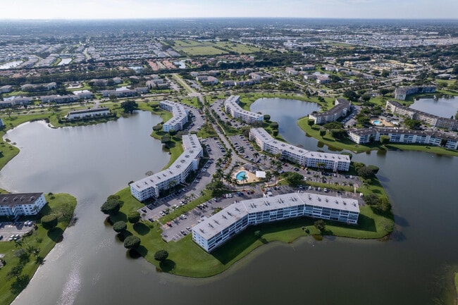 Building Photo - 3038 Cornwall B