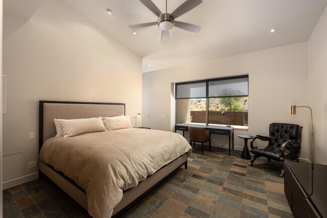Building Photo - 9 Rockcrest