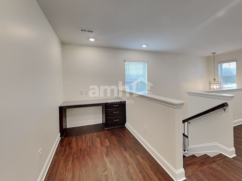 Building Photo - 106 Cairo Ct