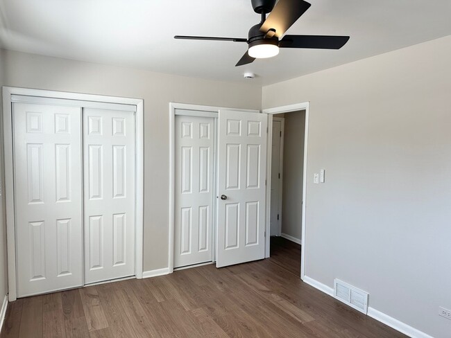 Building Photo - 525 Ryan Ln