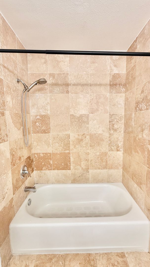 Building Photo - Lovely Downstairs, Entry-Level, End Unit Condo in the Private Diamante HOA Community of Bonsall, ...