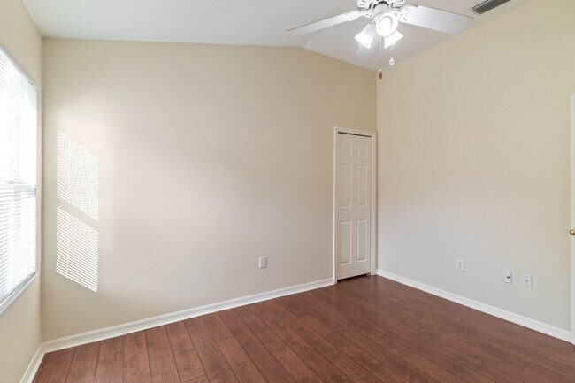 Building Photo - 4 bed, 2 Bath New Tampa Home for Lease!