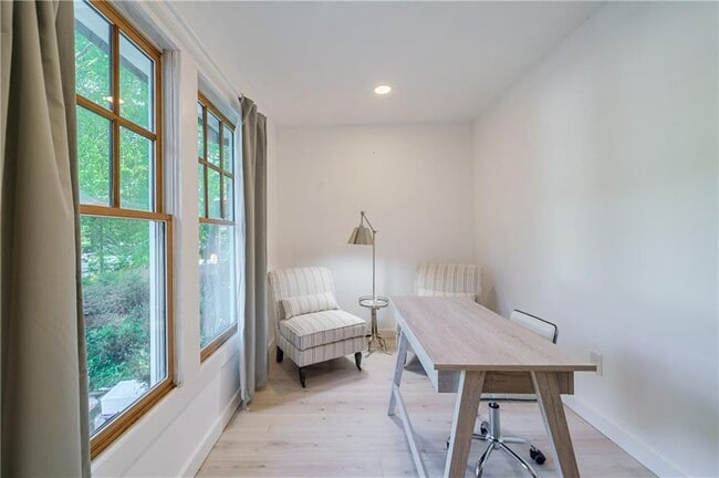 Building Photo - 1812 Wellbourne Dr NE