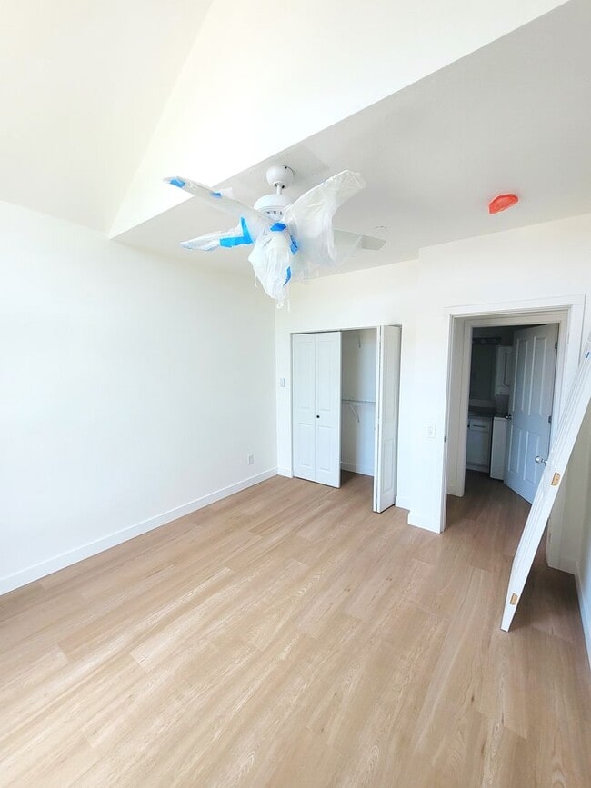 Building Photo - Updated Two Bedroom, Walk to Waterfront