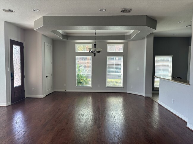 Building Photo - 28 W Oaks Dr