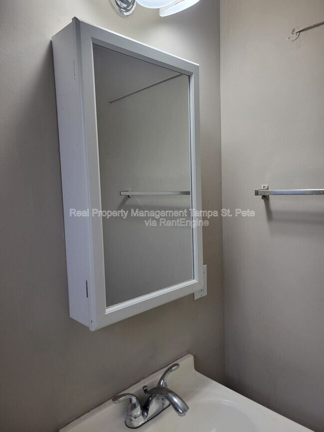 Building Photo - 3001 E Jean St