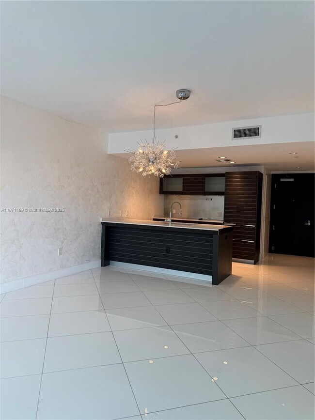 Building Photo - 200 Biscayne Blvd Way