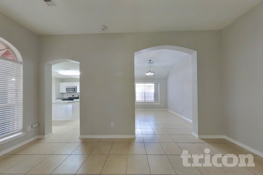 Building Photo - 7002 Echo Pines Dr