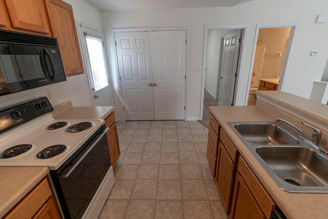 Building Photo - 3406 E St Charles Rd