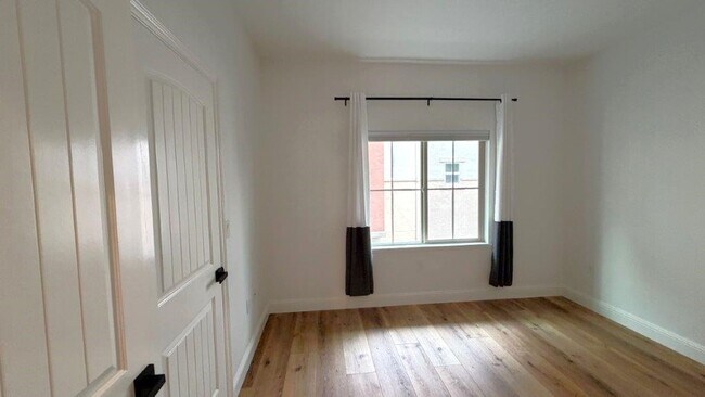 Building Photo - Concord Beautiful 3 bedroom 3 bathroom fully updated townhome, gated community!