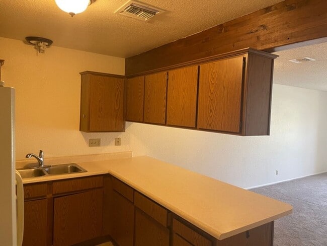 Building Photo - El Condo unit 1 bed, 1 & 3/4 bath