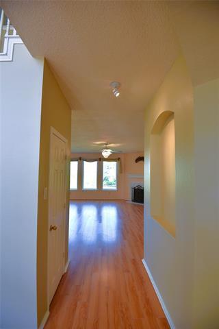 Building Photo - 3921 Lakeside Dr