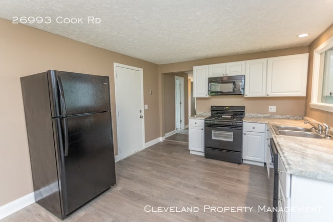 Building Photo - Newly Renovated Olmsted Twp Home