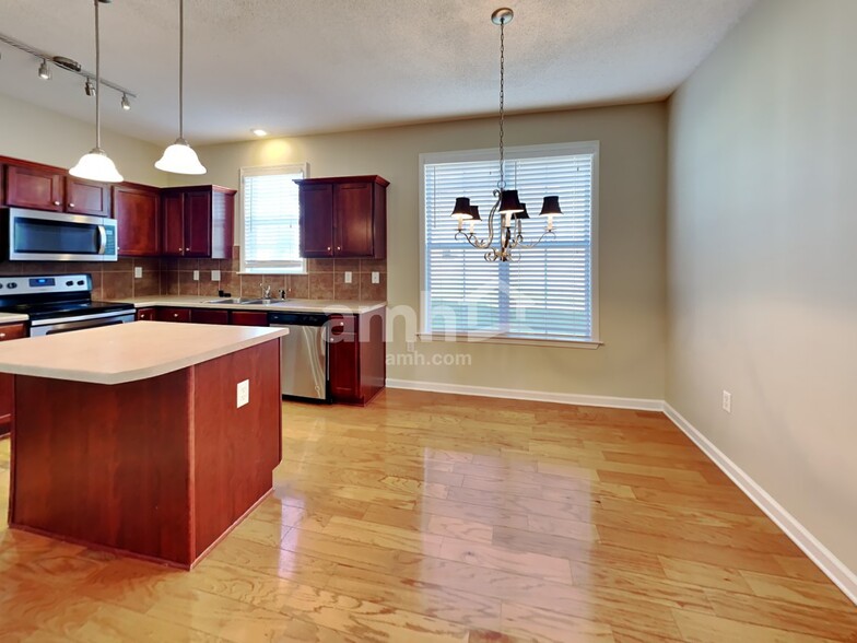 Building Photo - 12315 Longleaf Oak Trail
