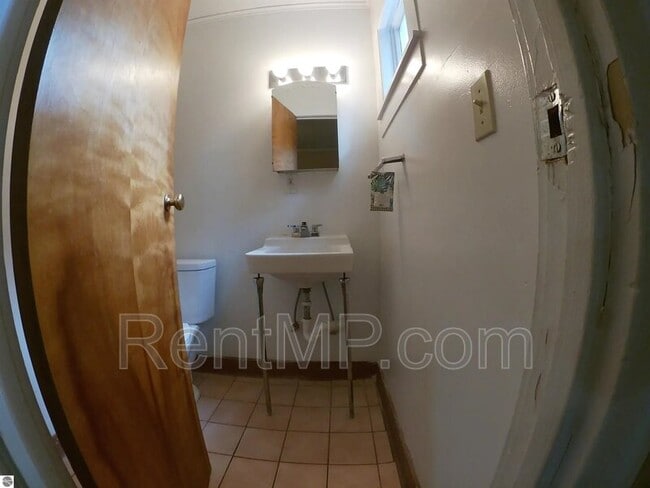 Building Photo - 620 E Gaylord St