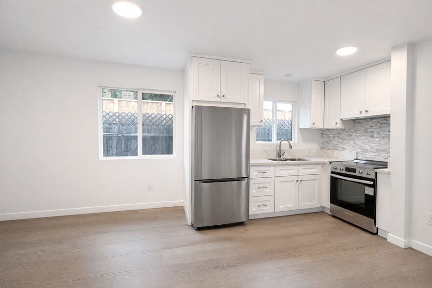 Building Photo - 6905 Noble Ave