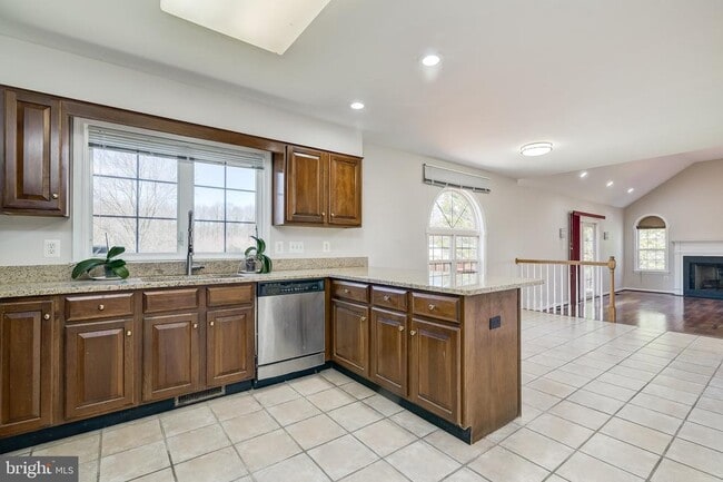 Building Photo - 19900 Belle Chase Dr