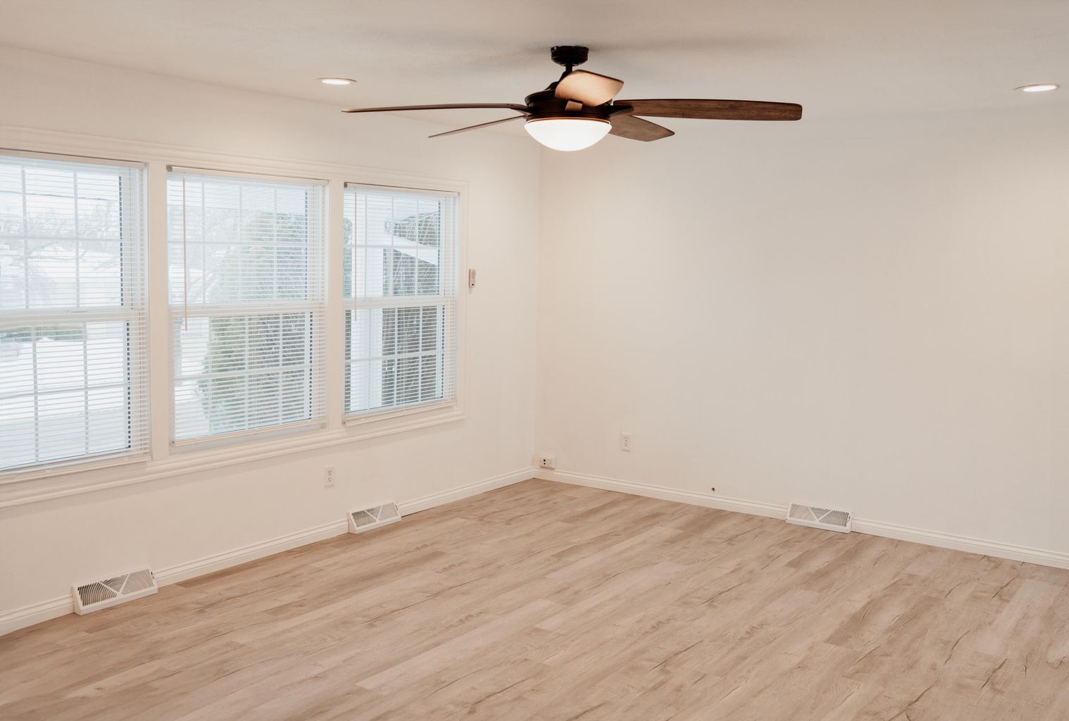 Building Photo - 919 Seneca Dr