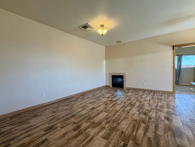 Building Photo - 1100 W Vulcan Ave