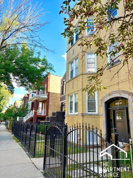 Building Photo - 2937 N Fairfield Ave