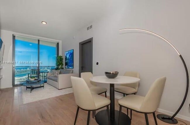 Building Photo - 398 NE 5th St