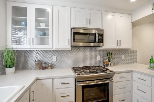 Building Photo - 545 Cassatt Way