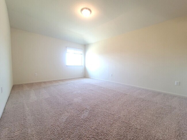 Building Photo - Beautiful 3 Bedroom, 2.5 Bath Home with Attached Garage & Tall Ceilings