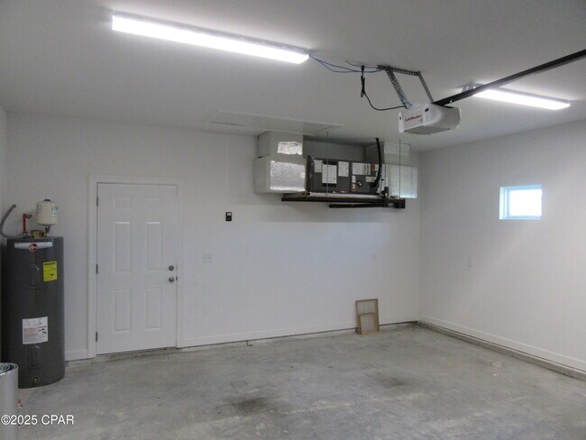 Building Photo - 2811 N Panama Ave