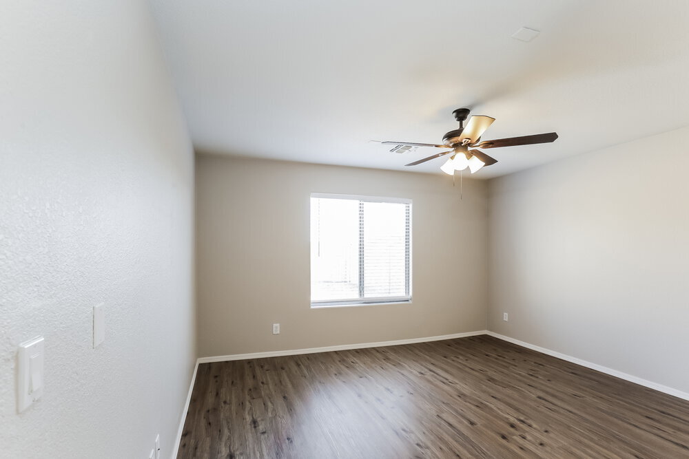 Building Photo - 2638 E Valencia Dr