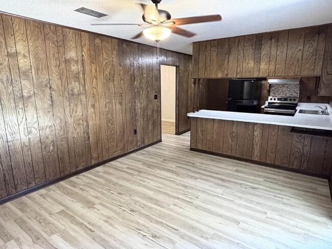 Building Photo - "Charming 3-Bedroom home in Mary Esther!"