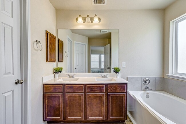 Building Photo - 21219 Fox Hillside Way