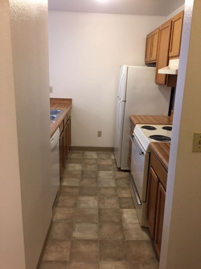 Building Photo - Beautiful ground level 2bed with washer & ...