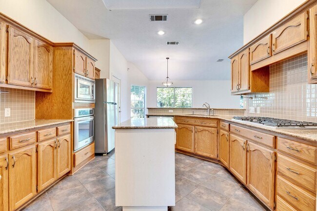 Building Photo - Beautiful Home in Shady Hollows Available ...
