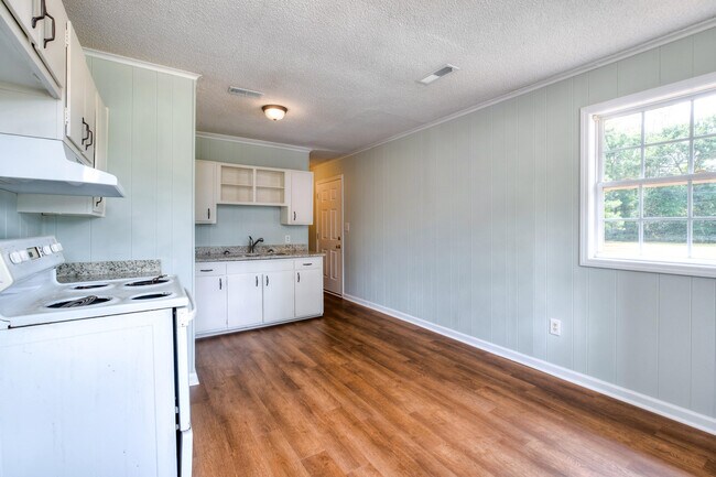 Building Photo - 3640 Lindella Rd