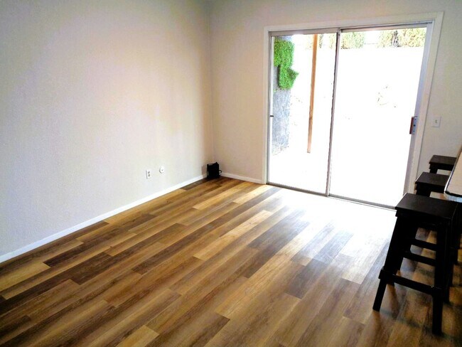Building Photo - 10405 Ashwood Dr