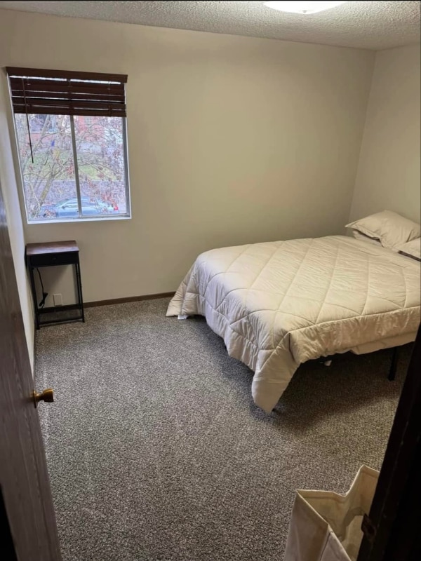 Building Photo - 308 W 6th St