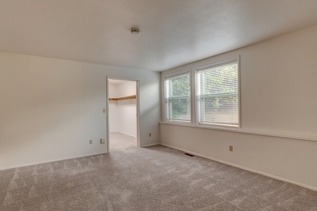 Building Photo - Waterfront Condo with 2 car garage