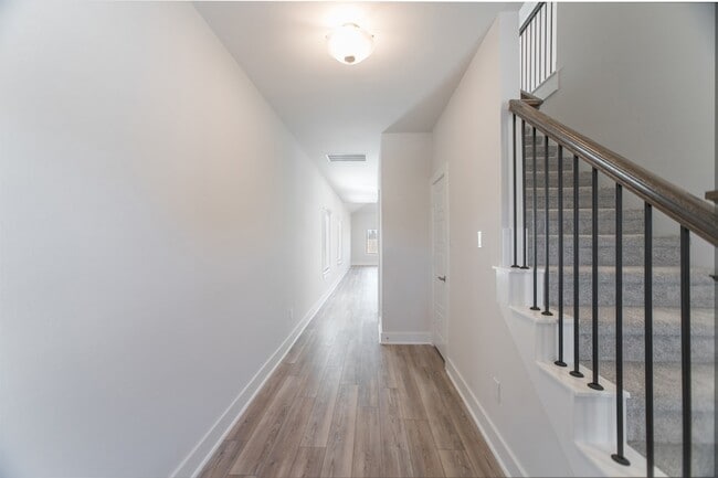 Building Photo - 10627 Whitejacket