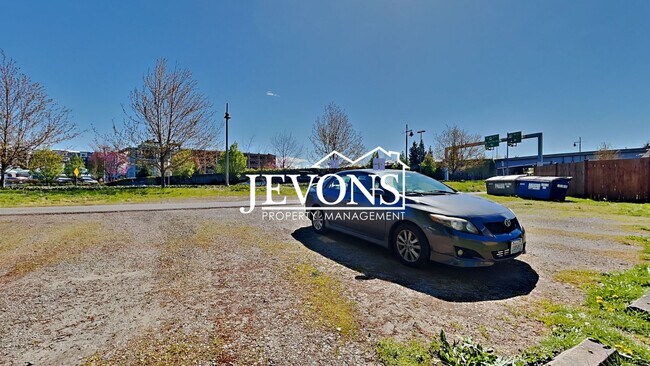 Building Photo - $300 Rent Credit - Well-kept ground-floor ...