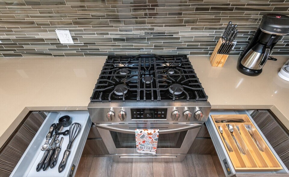 Building Photo - 1070 S Bedford St