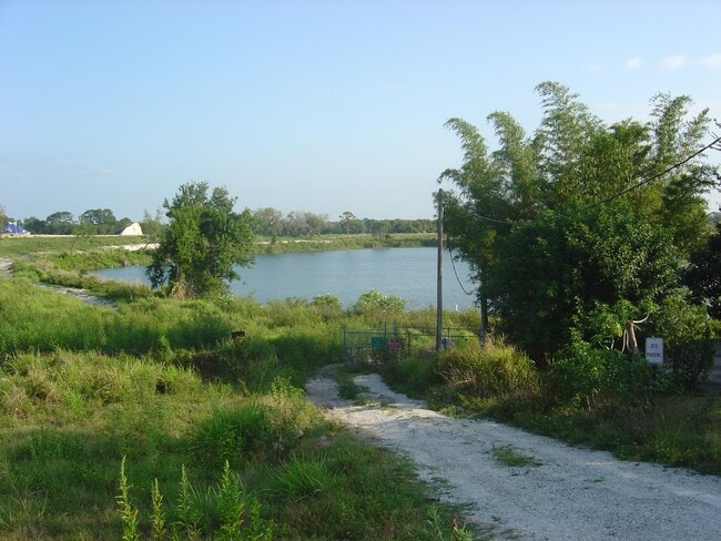 Building Photo - 227 Lake Rachard Blvd