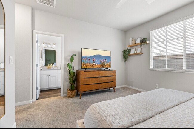 Building Photo - 1305 Swallowtail Dr