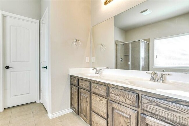 Building Photo - Frisco home ready for move in