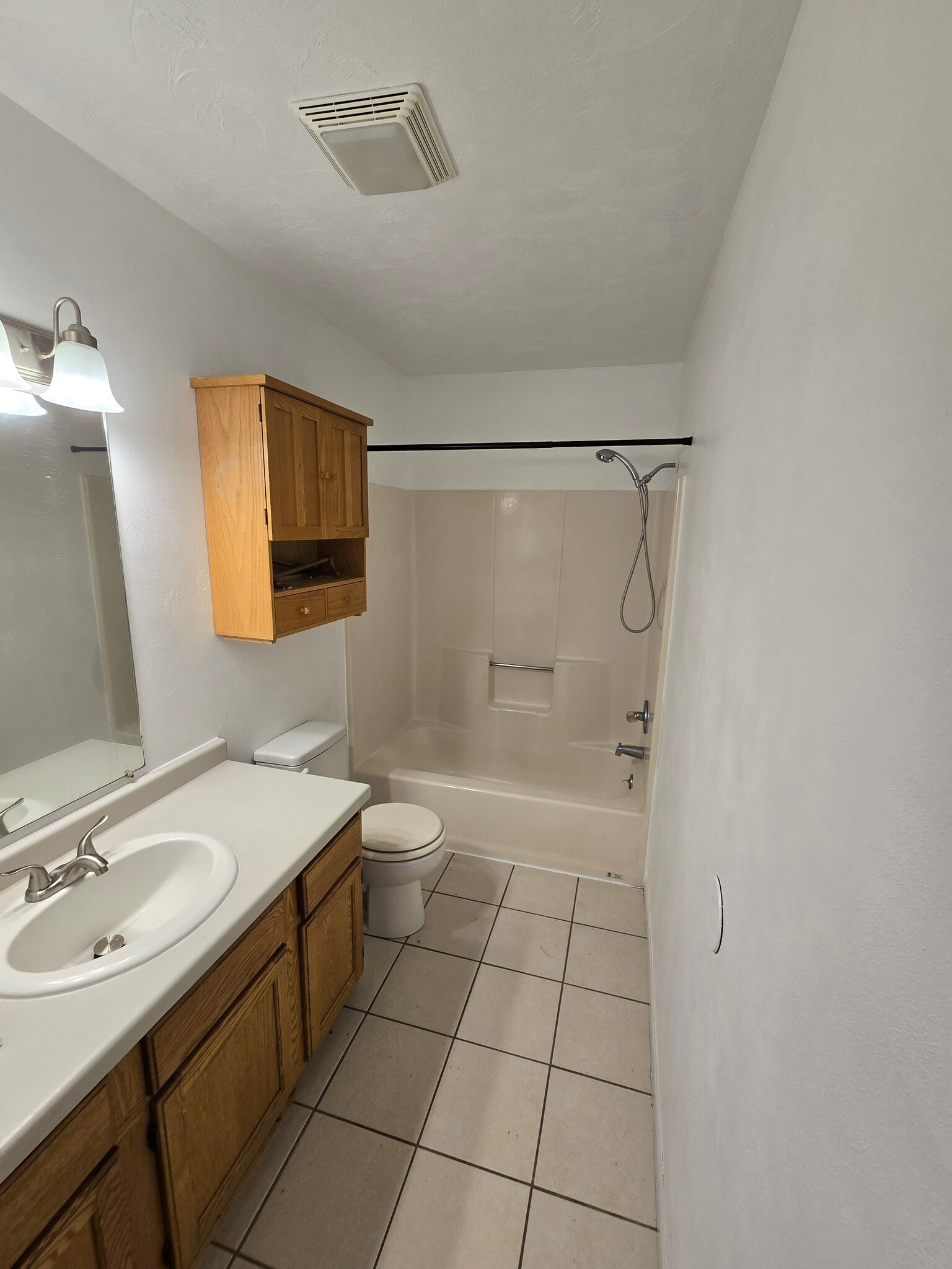 Building Photo - 1542 W River Dr