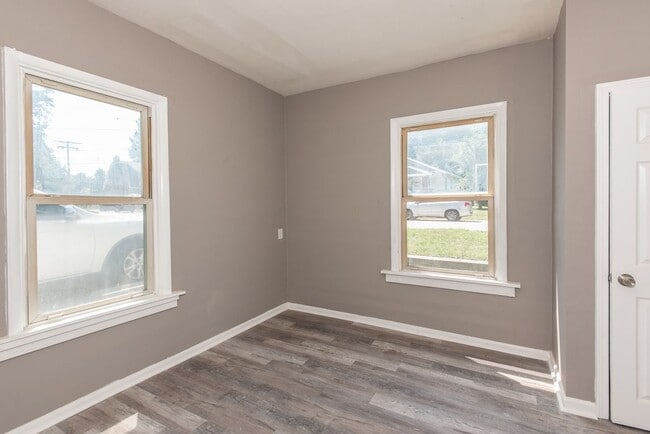 Building Photo - 8819 North Ave